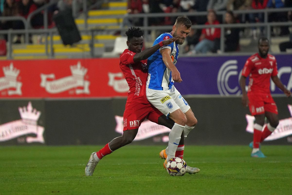 UTA - Universitatea Craiova 1-2. Baiaram la Arad: oltenii au revenit de la 0-1, ajutați și de omul în plus. Lui Poenaru i s-a cerut demisia