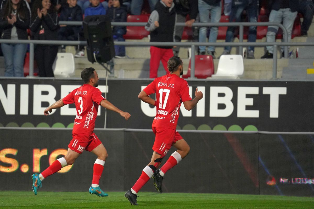 UTA - Universitatea Craiova 1-2. Baiaram la Arad: oltenii au revenit de la 0-1, ajutați și de omul în plus. Lui Poenaru i s-a cerut demisia