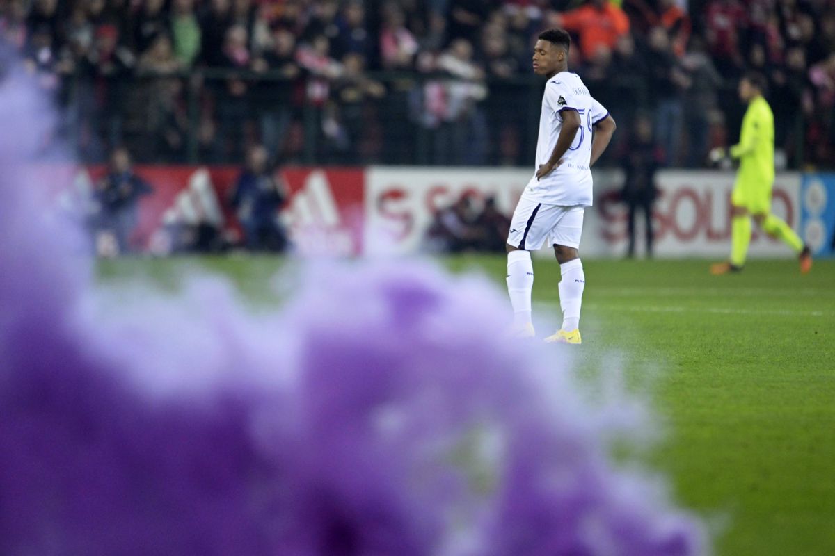 Derby abandonat! Haos la meciul următoarei adversare a FCSB-ului în Europa » Filmul incidentelor: Drăguș, pus pe scandal