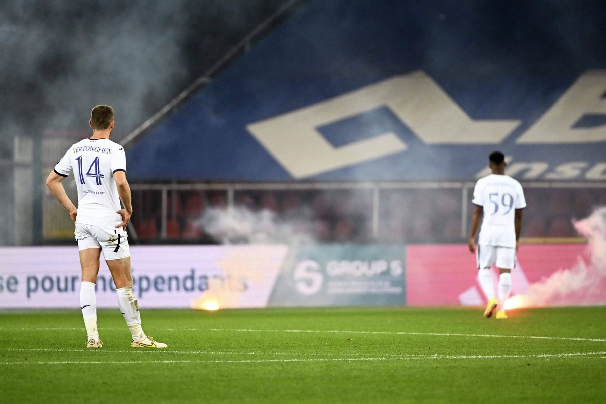 Derby abandonat! Haos la meciul următoarei adversare a FCSB-ului în Europa » Filmul incidentelor: Drăguș, pus pe scandal