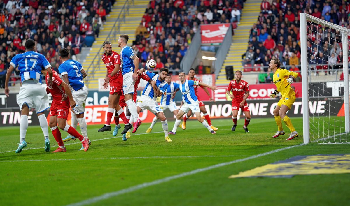 UTA - Universitatea Craiova 1-2. Baiaram la Arad: oltenii au revenit de la 0-1, ajutați și de omul în plus. Lui Poenaru i s-a cerut demisia