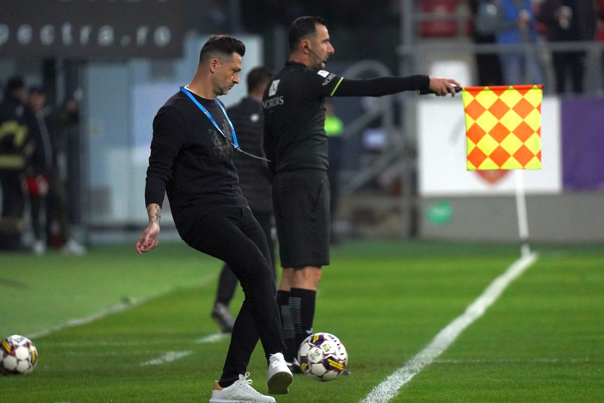 UTA - Universitatea Craiova 1-2. Baiaram la Arad: oltenii au revenit de la 0-1, ajutați și de omul în plus. Lui Poenaru i s-a cerut demisia