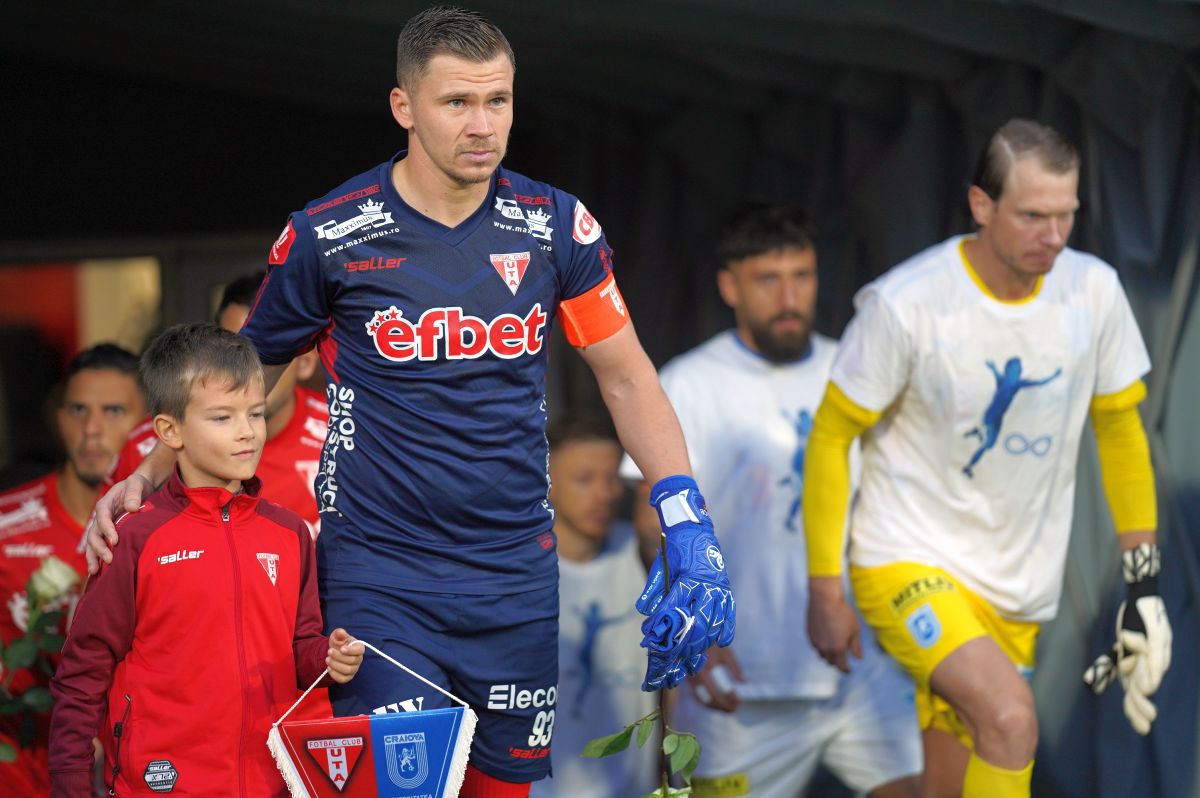 UTA - Universitatea Craiova 1-2. Baiaram la Arad: oltenii au revenit de la 0-1, ajutați și de omul în plus. Lui Poenaru i s-a cerut demisia