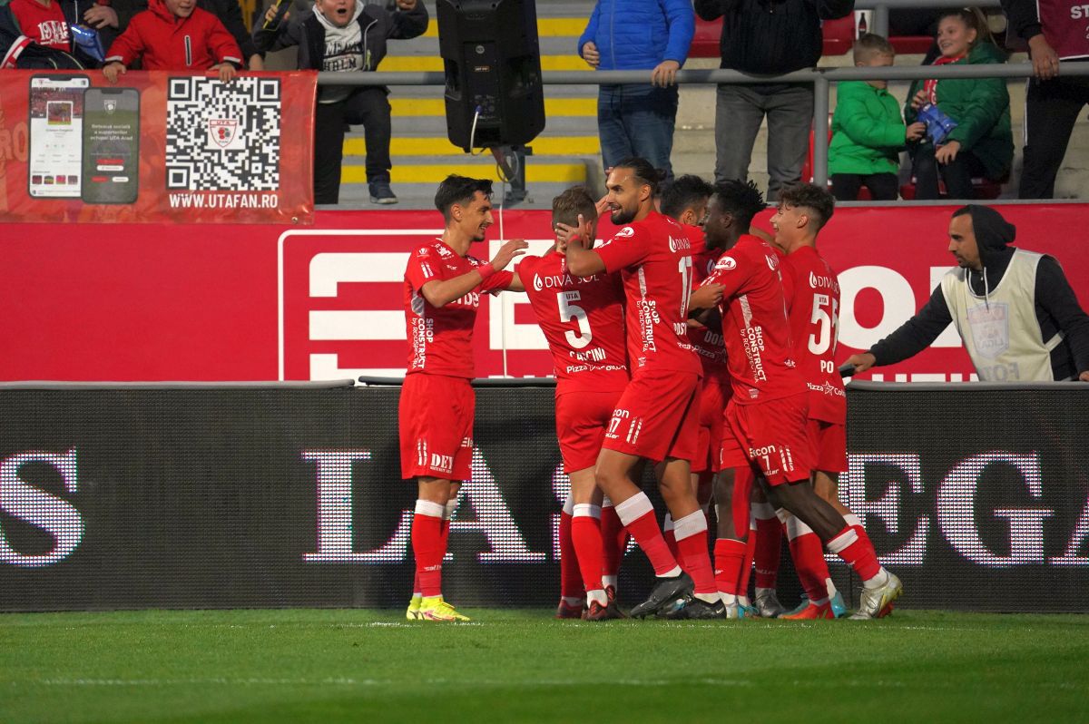 UTA - Universitatea Craiova 1-2. Baiaram la Arad: oltenii au revenit de la 0-1, ajutați și de omul în plus. Lui Poenaru i s-a cerut demisia