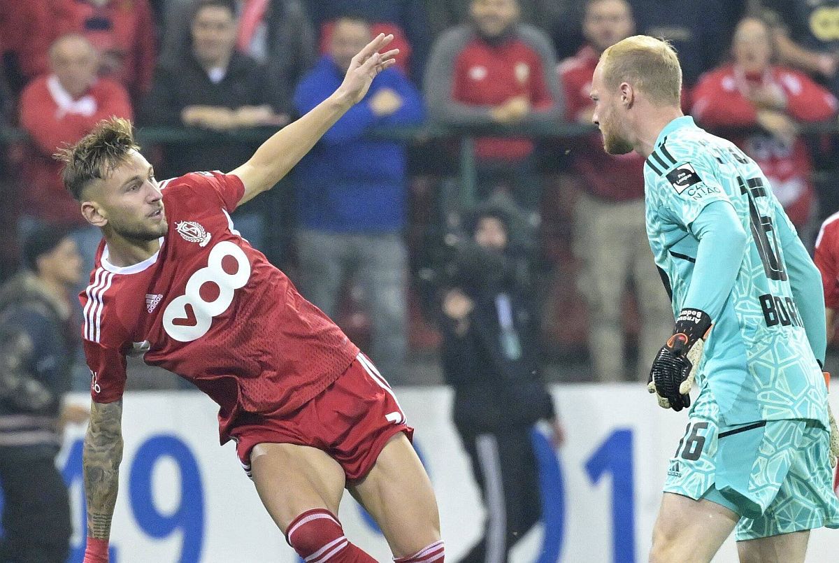 Derby abandonat! Haos la meciul următoarei adversare a FCSB-ului în Europa » Filmul incidentelor: Drăguș, pus pe scandal