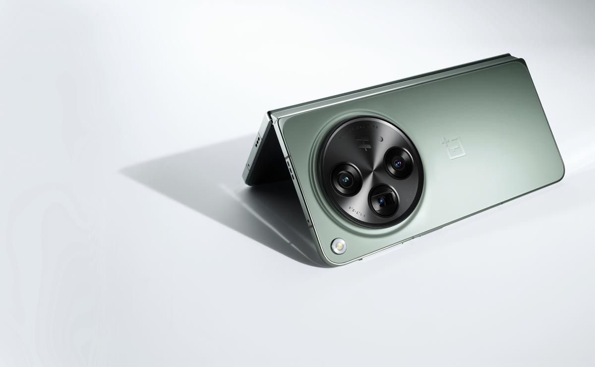 OnePlus lansează la nivel global OnePlus Open, primul telefon pliabil din portofoliu