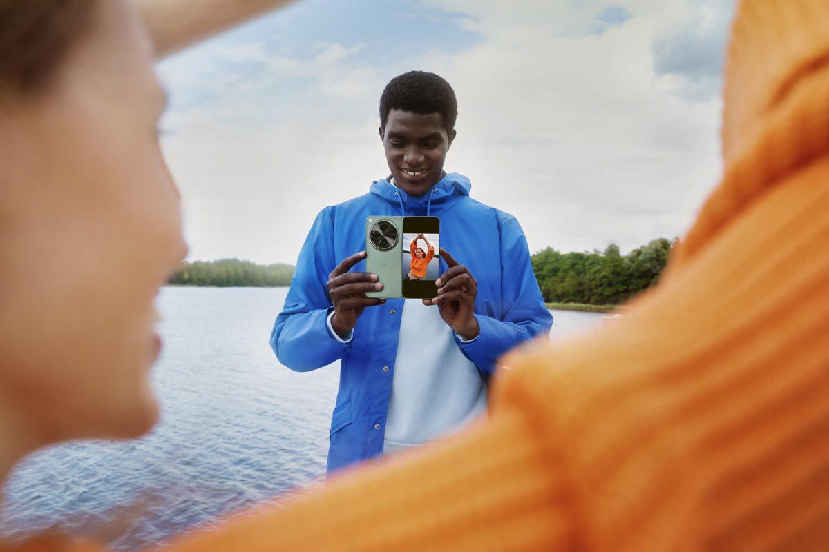 OnePlus lansează la nivel global OnePlus Open, primul telefon pliabil din portofoliu