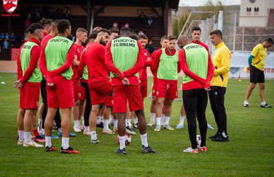 Întâlnire cu scântei între suporterii lui Dinamo și jucători: „Bani ne-a ignorat și a tăiat-o! Burcă era furios, avea 7 culori la față”