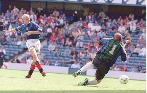 Bogdan Stelea  a încasat un gol de la marele Paul Gascoigne și într-un amical din vara anului 1995 / Foto: Daily Record