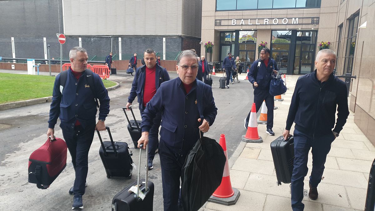 FCSB a ajuns, în sfârșit, la Glasgow! Imagini de la sosirea campioanei României » Mesajul scurt al lui Tavi Popescu