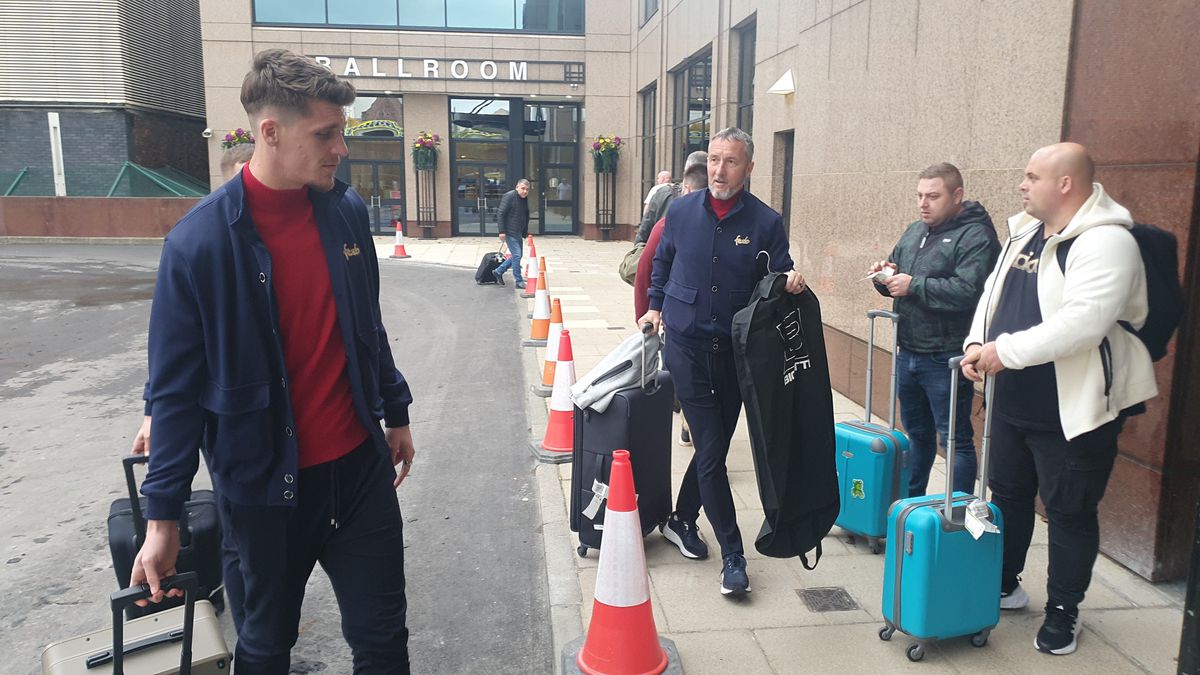 FCSB a ajuns, în sfârșit, la Glasgow! Imagini de la sosirea campioanei României » Mesajul scurt al lui Tavi Popescu