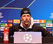 Moment curios la conferință, înainte de Leipzig - Liverpool » Oficialul UEFA a fugit și a îndepărtat obiectul de lângă pupitru