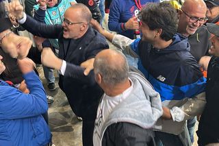 Are o avere de 70 de milioane de dolari și a surprins pe toată lumea la FCSB - Bologna » A coborât din lojă și a mers în galeria italienilor