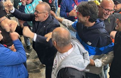 Are o avere de 70 de milioane de dolari și a surprins pe toată lumea la FCSB - Bologna » A coborât din lojă și a mers în galeria italienilor