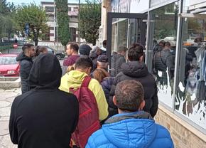 Dinamo bulversează un oraș întreg! Bilete cu buletinul, cozi și „vânătoare de vrăjitoare” la case! Marea temere existentă