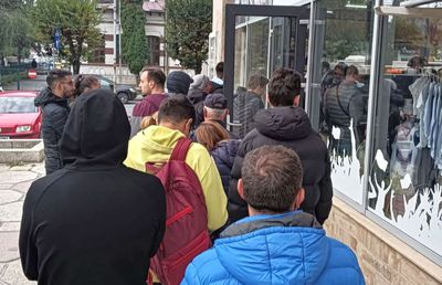 Dinamo bulversează un oraș întreg! Bilete cu buletinul, cozi și „vânătoare de vrăjitoare” la case! Marea temere existentă