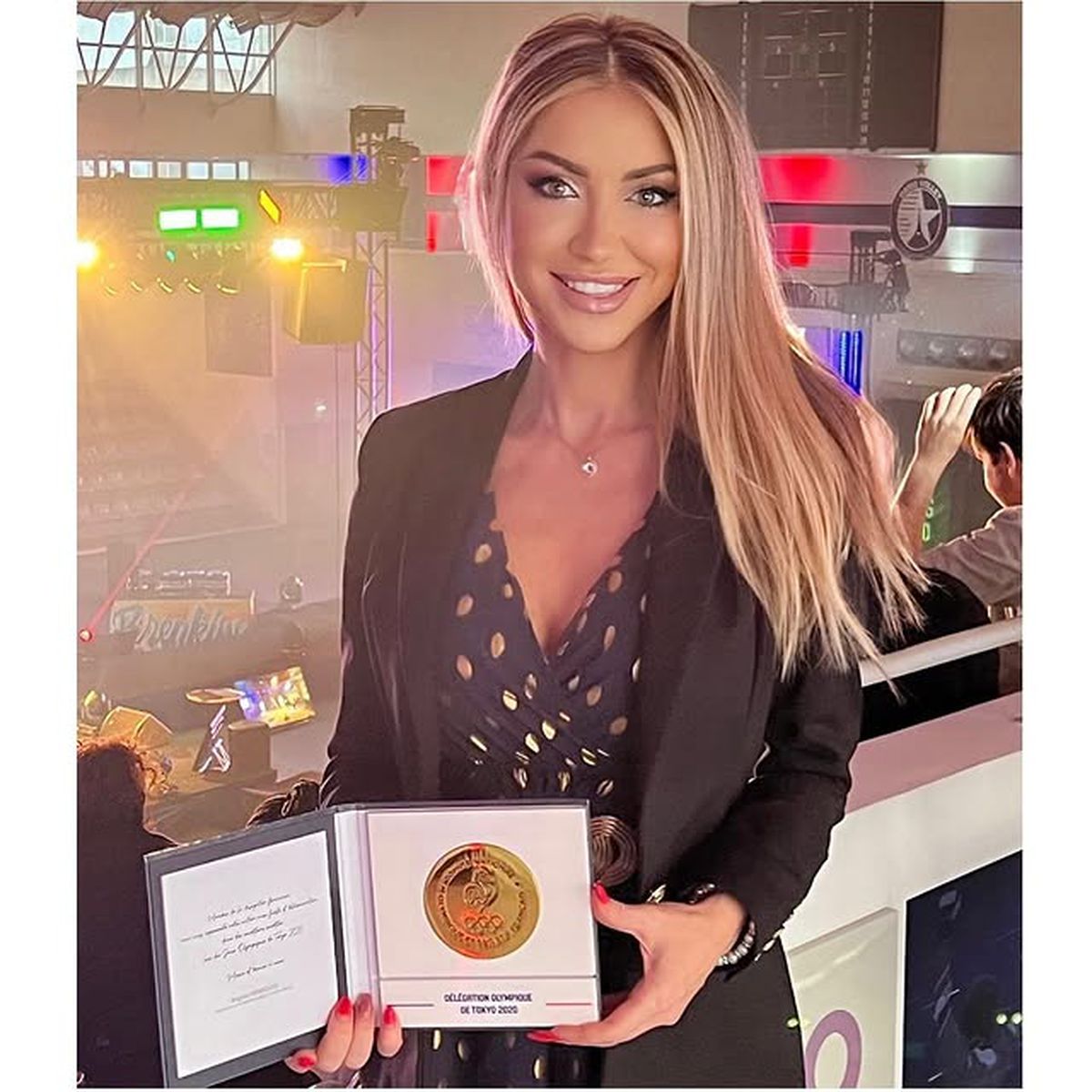 „Mi-au spus că sunt prea atrăgătoare ca să promovez. Fotbaliștii mă abordau în vestiar” » A condus cele mai importante meciuri posibile, dar s-a lovit de un obstacol