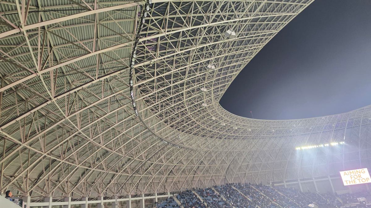 De ce nu a fost oprit meciul la Craiova, deși a căzut nocturna în timpul reprizei secunde