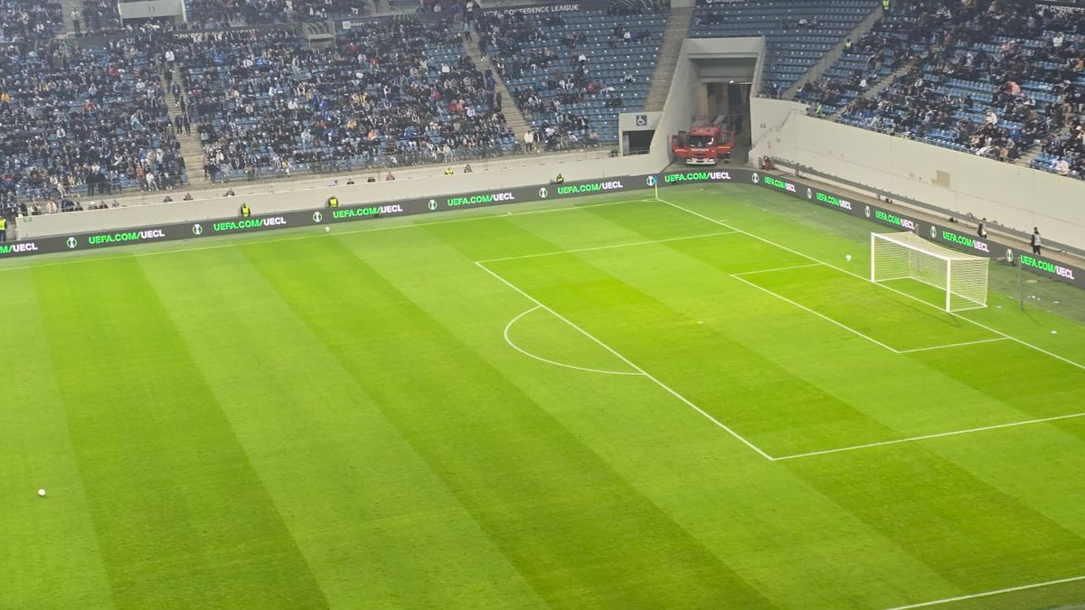 De ce nu a fost oprit meciul la Craiova, deși a căzut nocturna în timpul reprizei secunde