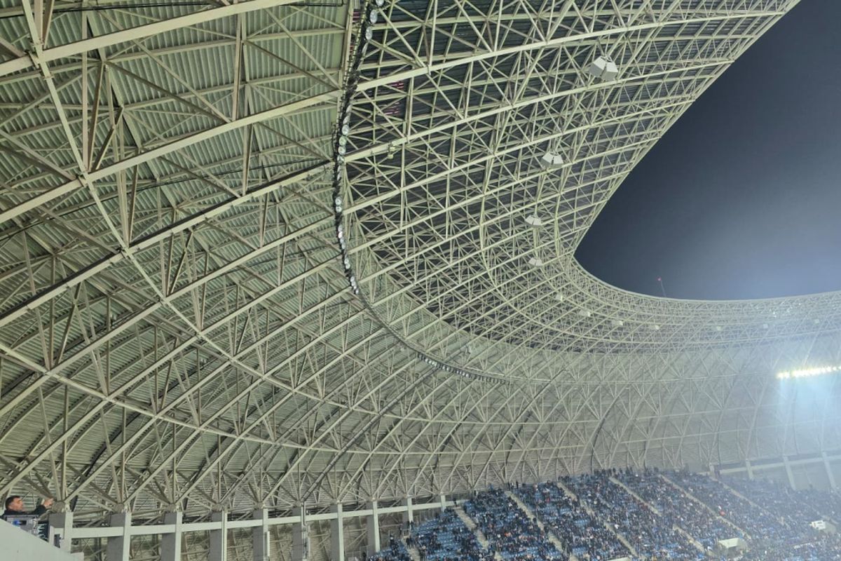 De ce nu a fost oprit meciul la Craiova, deși a căzut nocturna în timpul reprizei secunde