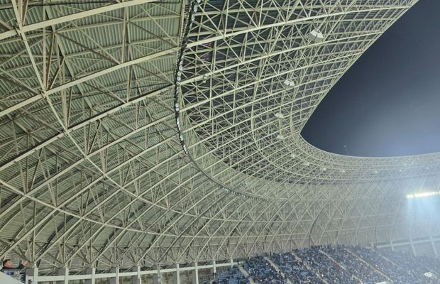 De ce nu a fost oprit meciul la Craiova, deși a căzut nocturna în timpul reprizei secunde