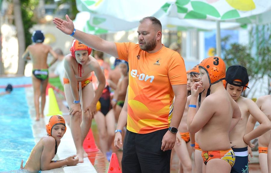 Decizia luată de club în privința antrenorului care a sărit la bătaie la un turneu U14: „E un război deschis” + Replica părinților: „Luăm în calcul retragerea copiilor”