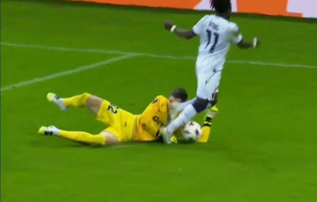 Ștefan Târnovanu, moment delicat în prima repriză cu „bătăușul” de la Bologna » I-a arătat obrazul