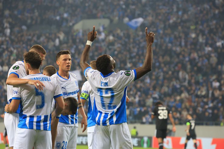 Anzor Mekvabishvili, Adrian Rus și Monday Etim în Universitatea Craiova - Noah / foto: Ionuț Iordache (GSP)