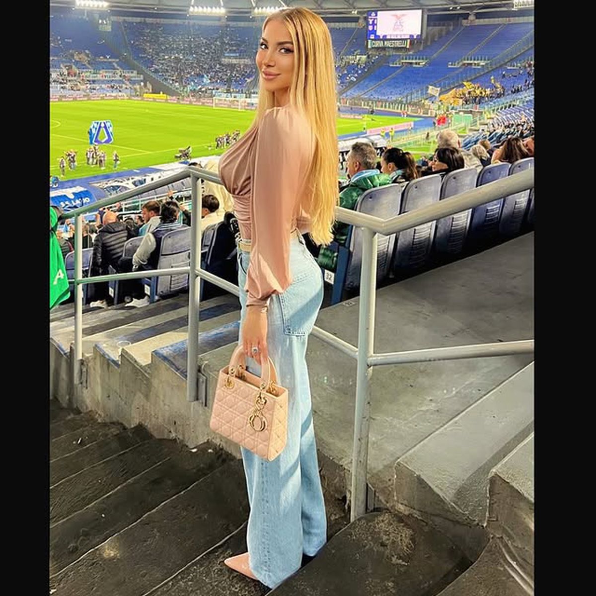 „Mi-au spus că sunt prea atrăgătoare ca să promovez. Fotbaliștii mă abordau în vestiar” » A condus cele mai importante meciuri posibile, dar s-a lovit de un obstacol