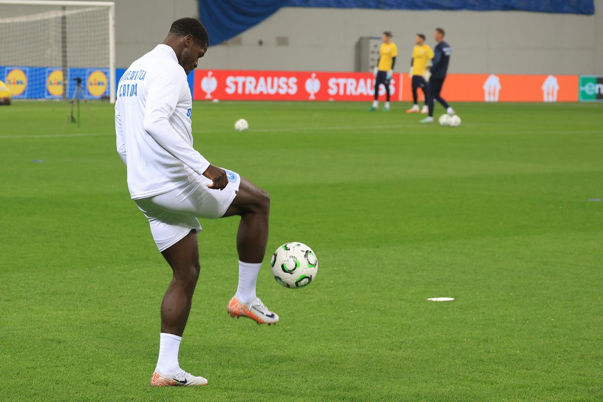 Imagini înainte de Craiova - Noah // foto: Ionuț Iordache (GSP)