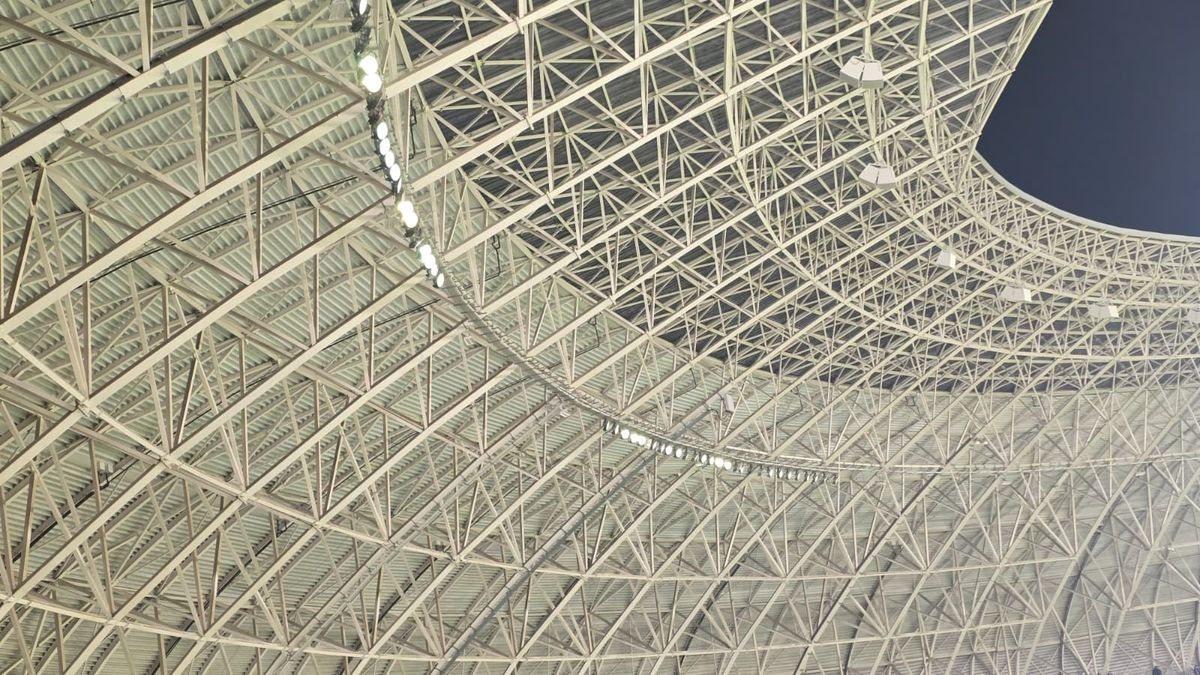 De ce nu a fost oprit meciul la Craiova, deși a căzut nocturna în timpul reprizei secunde