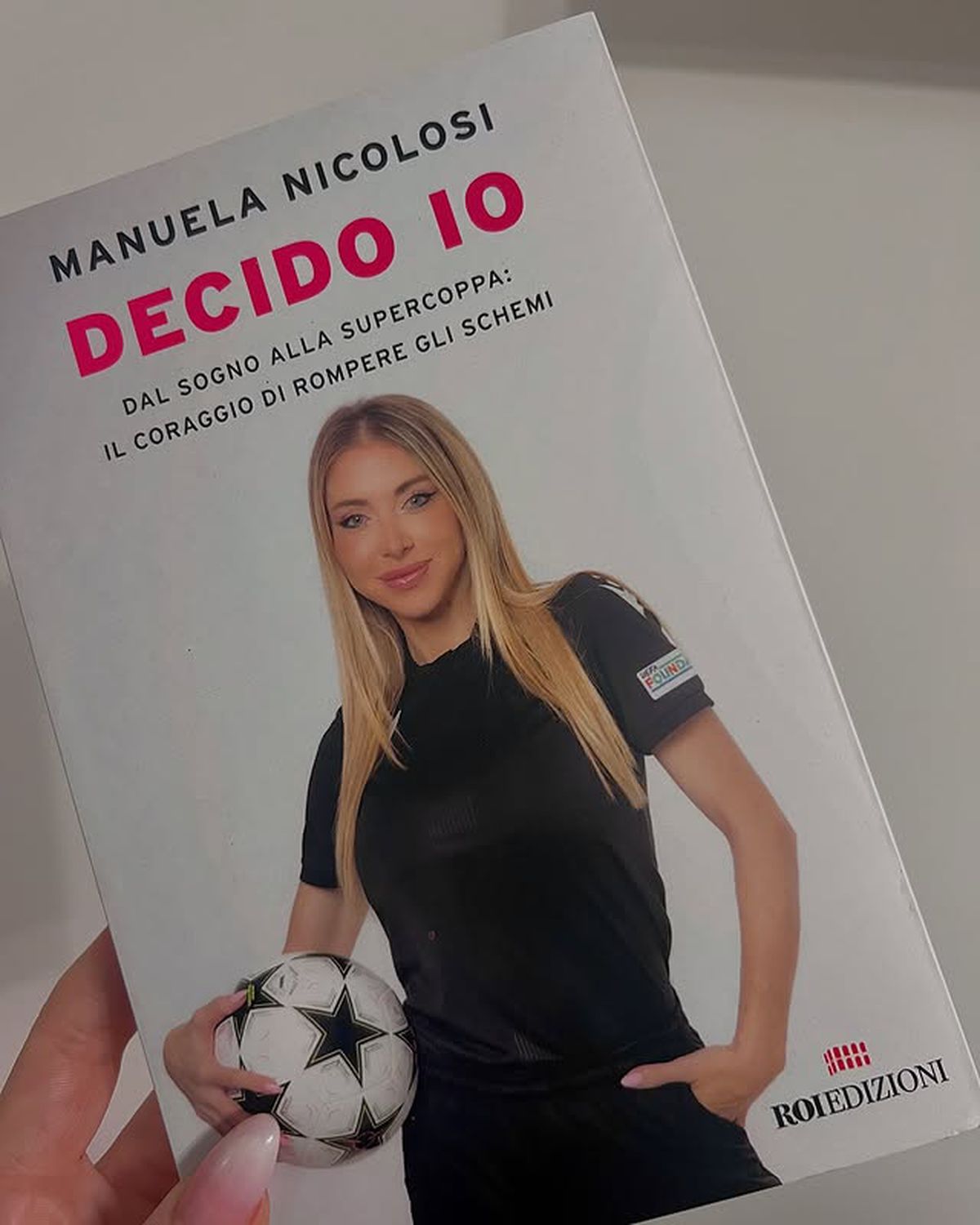 „Mi-au spus că sunt prea atrăgătoare ca să promovez. Fotbaliștii mă abordau în vestiar” » A condus cele mai importante meciuri posibile, dar s-a lovit de un obstacol