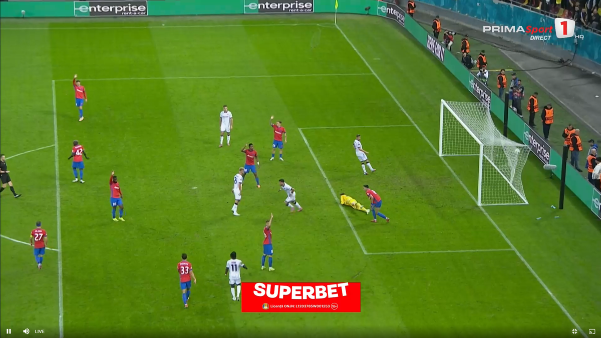 Umilință supremă pentru apărarea celor de la FCSB » Jucătorul de la Bologna l-a imitat pe Zidane în careu, apoi a izbucnit în râs