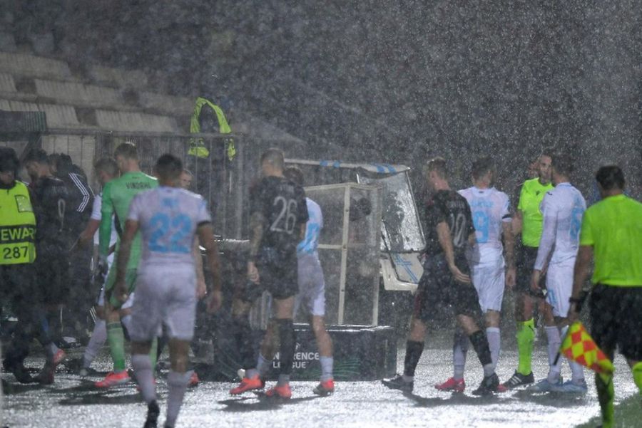 Ploaia torențială care a întrerupt Rijeka - Sparta Praga/ foto: X @Croatian Football Meci întrerupt în Conference League, la 4 minute după golul anulat de VAR