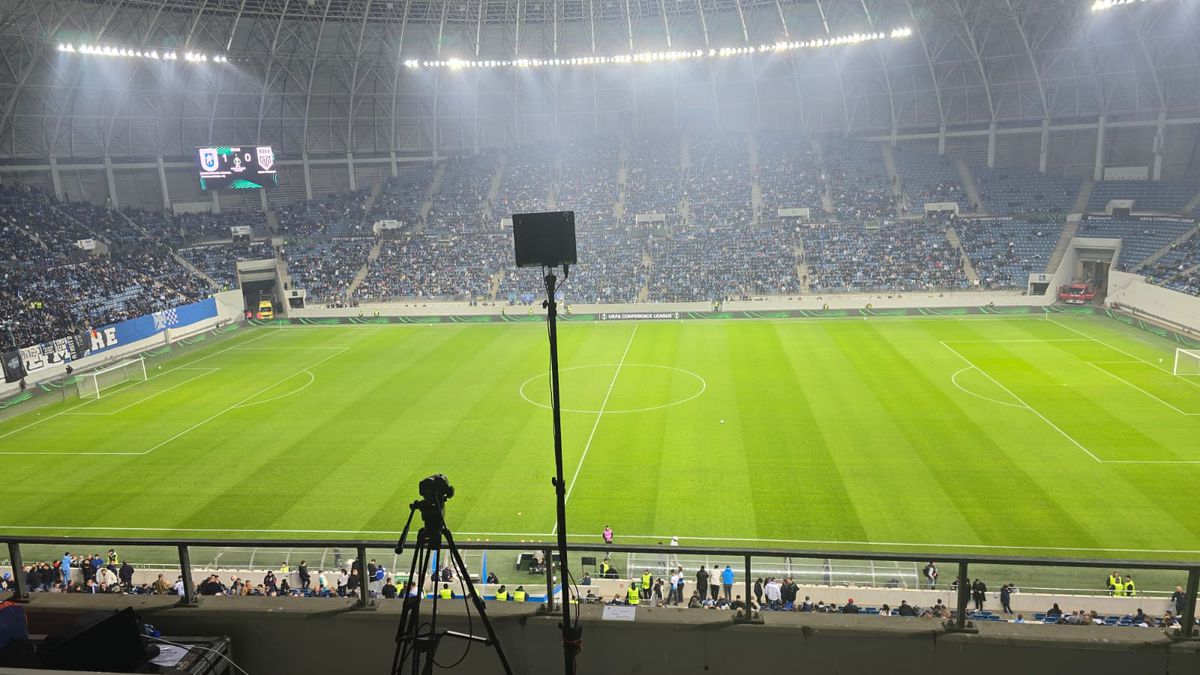 De ce nu a fost oprit meciul la Craiova, deși a căzut nocturna în timpul reprizei secunde