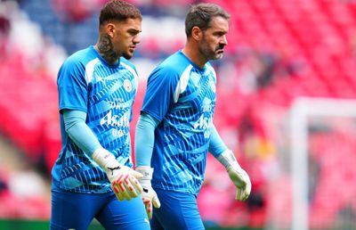 Portarul cu patru titluri de Premier League și-a anunțat retragerea