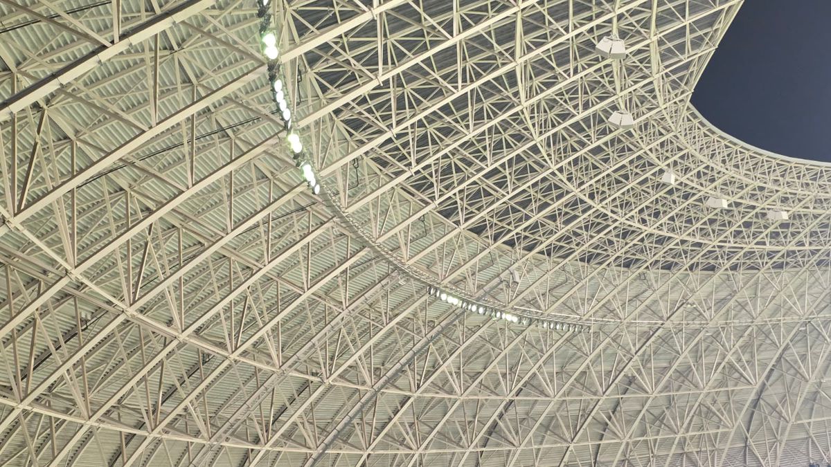 De ce nu a fost oprit meciul la Craiova, deși a căzut nocturna în timpul reprizei secunde