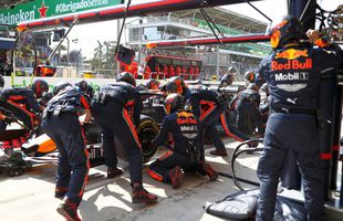 VIDEO Record incredibil în Formula 1! În cât timp au schimbat pneurile mașinii lui Max Verstappen