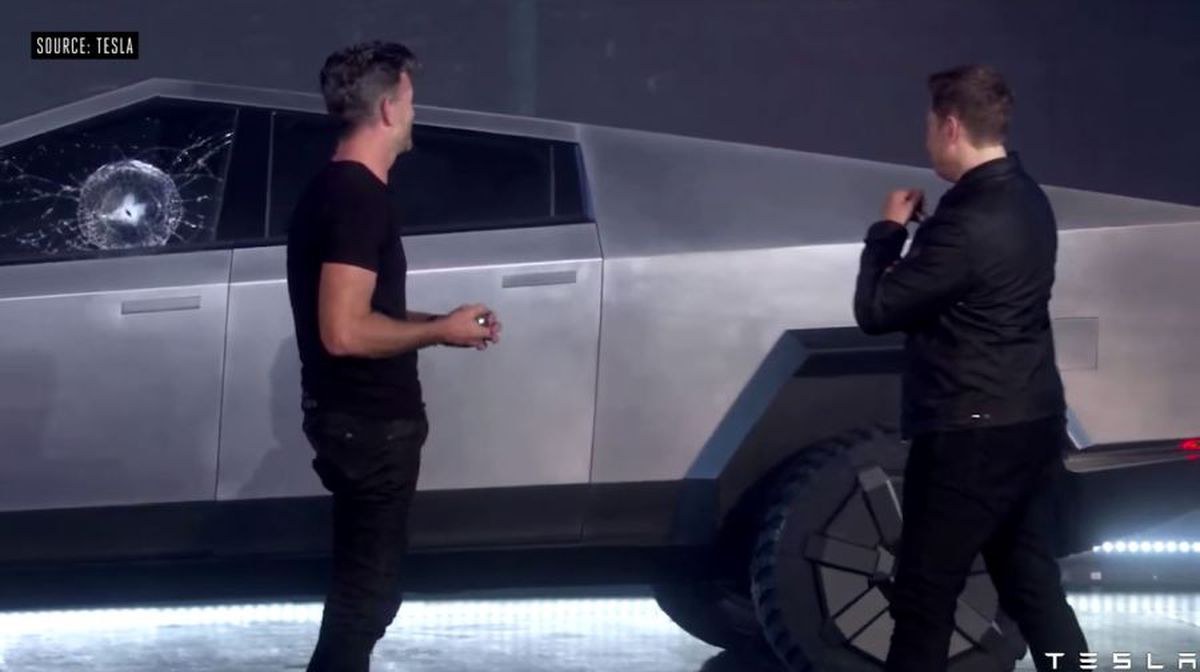 Elon Musk și Tesla, pierderi URIAȘE după ce s-au făcut de râs la evenimentul de prezentare a Tesla CYBERTRUCK!