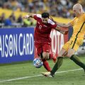 Mahmoud Al Mawas (roșu), într-un meci între Siria și Australia // foto: Imago