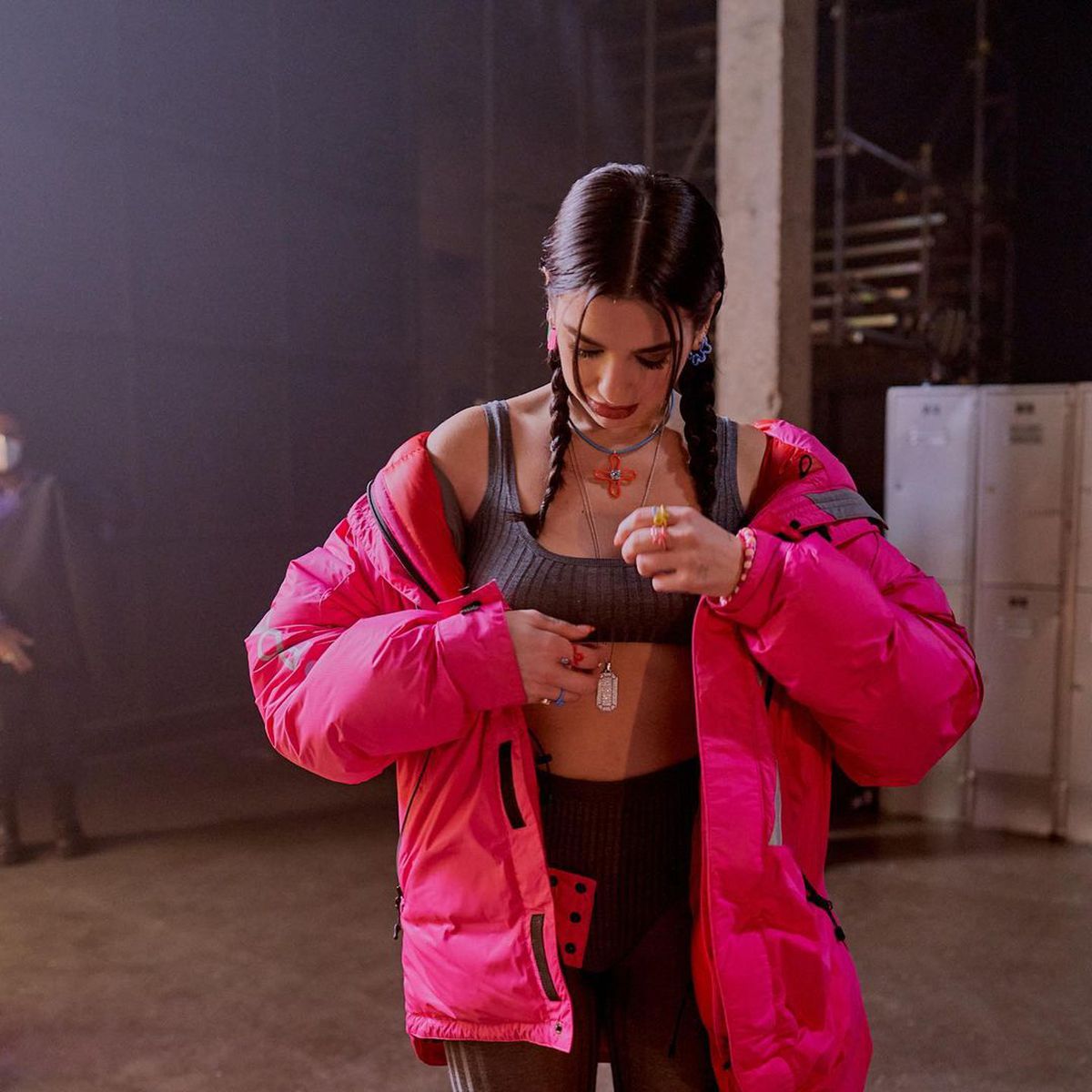 Dua Lipa i-a enervat pe fanii FIFA 21 » Ce îi nemulțumește pe gameri