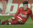 Dennis Man, 22 de ani, a ieșit de pe teren în minutul 28 al meciului dintre Gaz Metan și FCSB, acuzând probleme fizice.