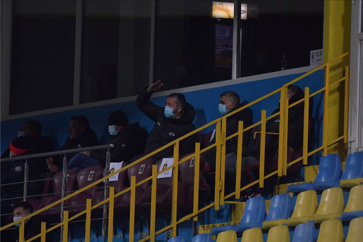 Gaz Metan - FCSB. Crețu a cedat în startul meciului! S-a dus glonț la asistent: „Ce «hei, hei»?! P*** mea!”