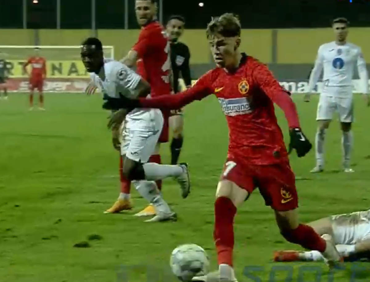 Reacție furioasă după penalty-ul inventat care a decis Gaz Metan - FCSB