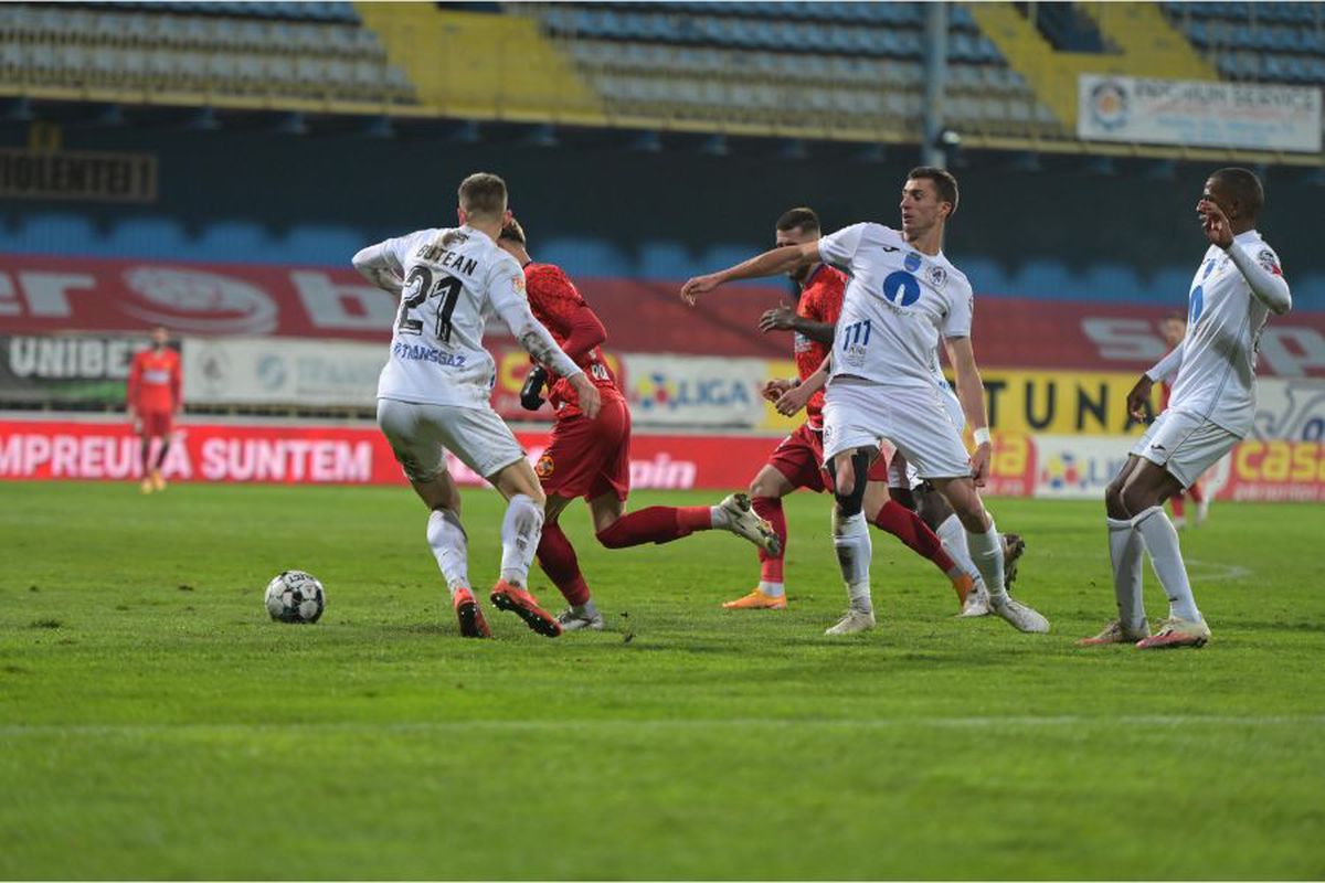 Gaz Metan - FCSB 2-3. Cornel Dinu, impresionat de un stelist: „Seamănă cu Dumitrache! Foarte talentat”