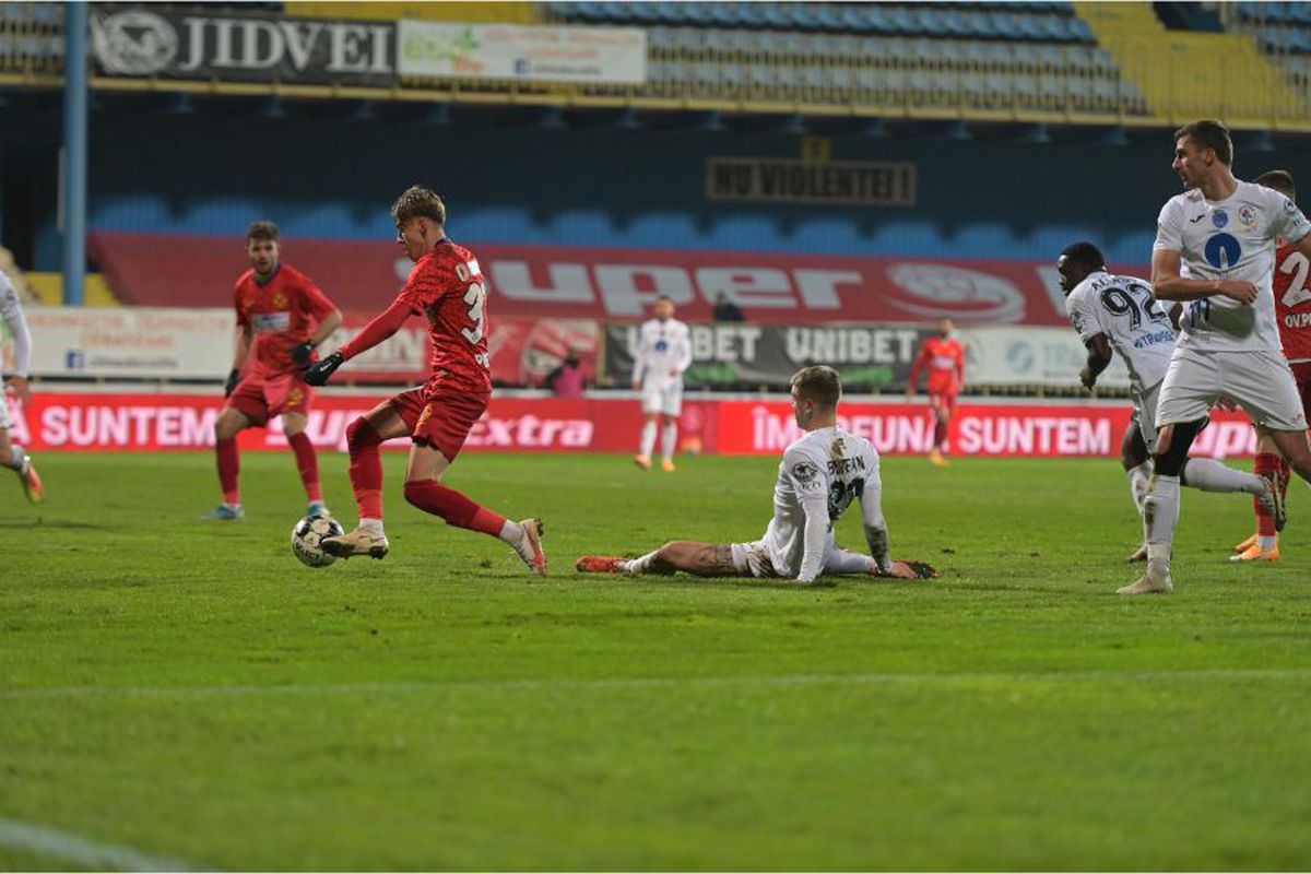 Reacție furioasă după penalty-ul inventat care a decis Gaz Metan - FCSB: „Ne-au furat! Ce să mai zici?!” + analiza lui Ion Crăciunescu