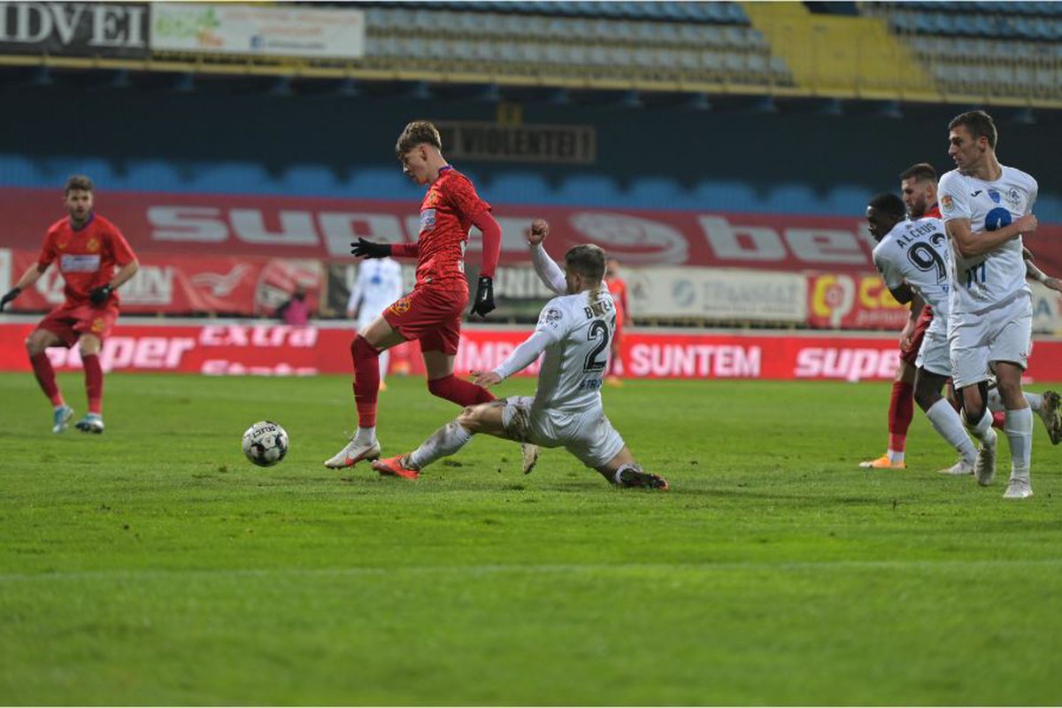 FOTO EXCLUSIV Mai clar decât la TV » Fotoreporterul GSP a surprins cadru cu cadru faza penalty-ului de la Gaz Metan - FCSB