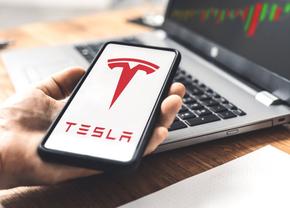 O defecțiune în aplicația Tesla a lăsat sute de șoferi cu mașinile încuiate! Ce spune Elon Musk