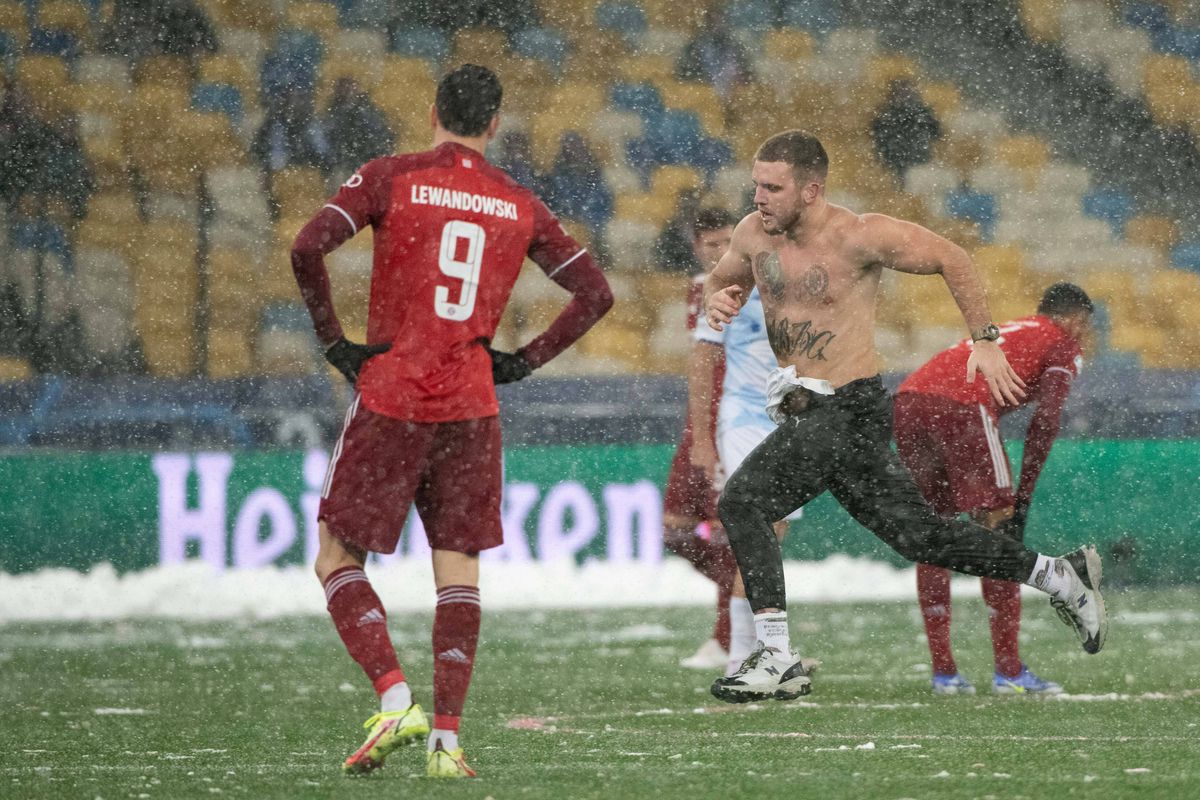 Mircea Lucescu, deranjat de arbitraj după Dinamo Kiev - Bayern: „S-a văzut asta din nou”