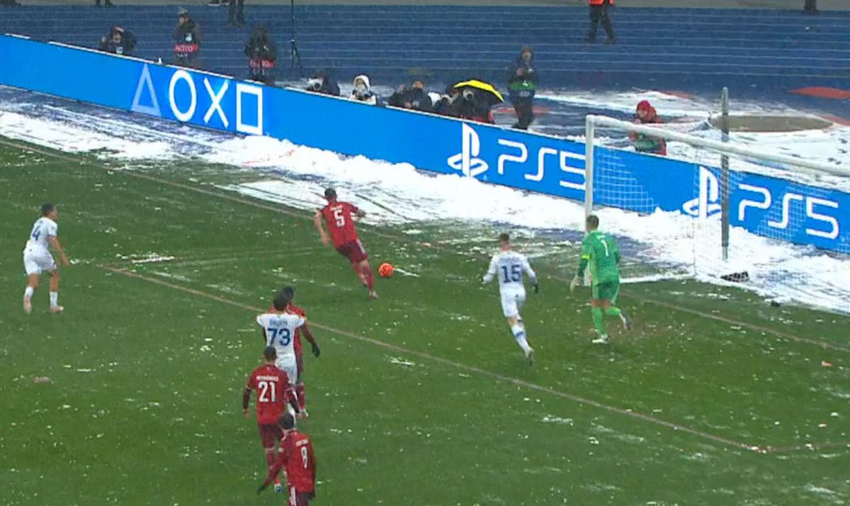 Manuel Neuer - gafă în Dinamo Kiev - Bayern Munchen + penalty refuzat